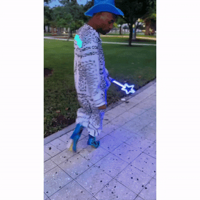 Mono de bandana con luces