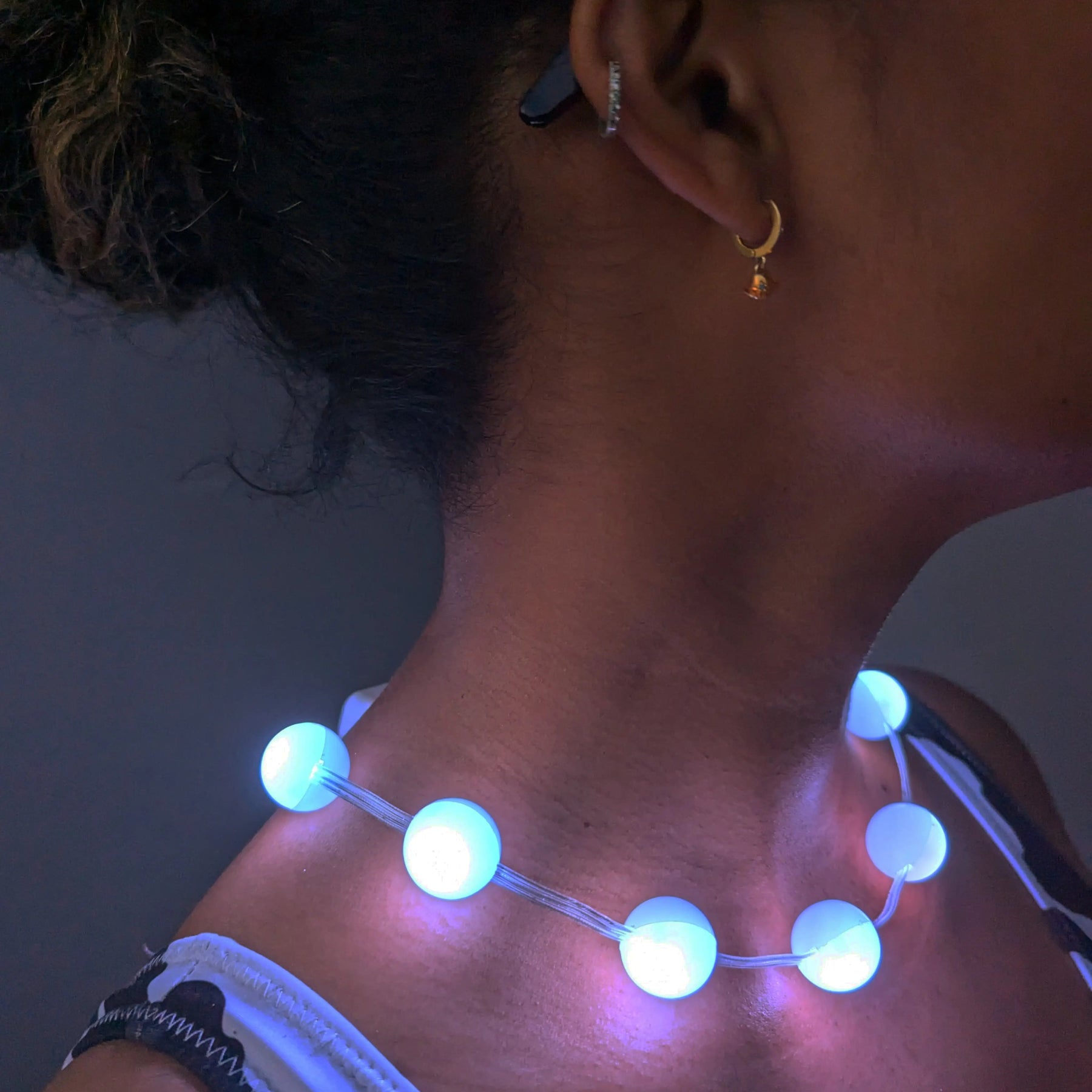 Cool white LED Pearl Necklace on Woman - Glowing Sphere Beads for Music Festivals - Light Up Fashion Accessory for EDM Rave Events
